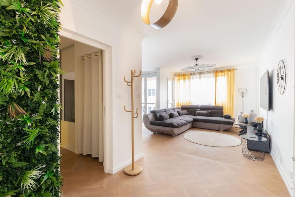 Cabana & Le Grand Appartement Lumineux Macon Bagian luar foto